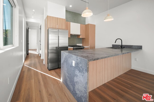 Foto del edificio - 1905 S Corning St