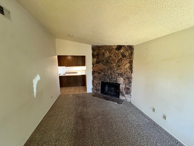Building Photo - Roseville Cirby Woods Halfplex near Hwy 80...