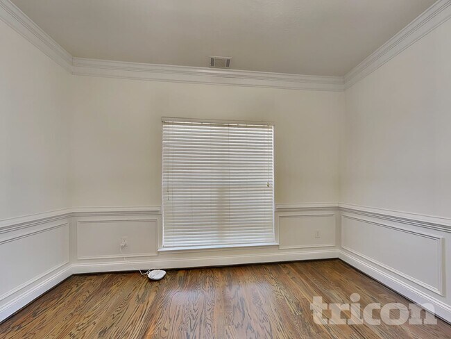 Foto del edificio - 4884 Somerset Dr