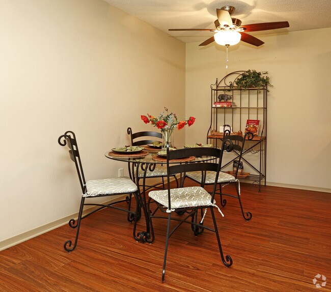 Cedar Valley Apartments Apple Valley, MN