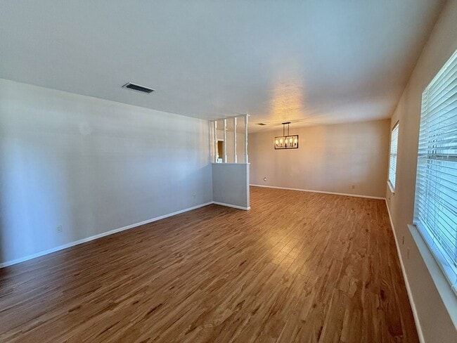 Building Photo - 2507 Camarie Ave
