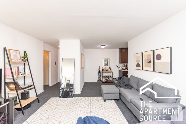 Building Photo - 520 W Aldine Ave