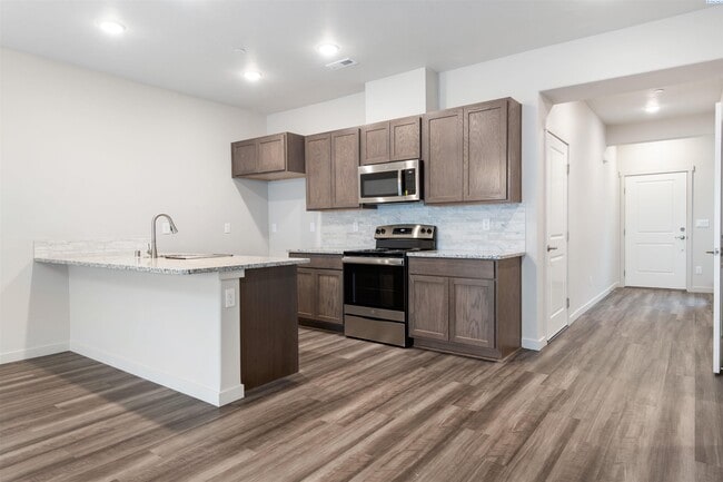 Building Photo - 552 N Quillan Ct