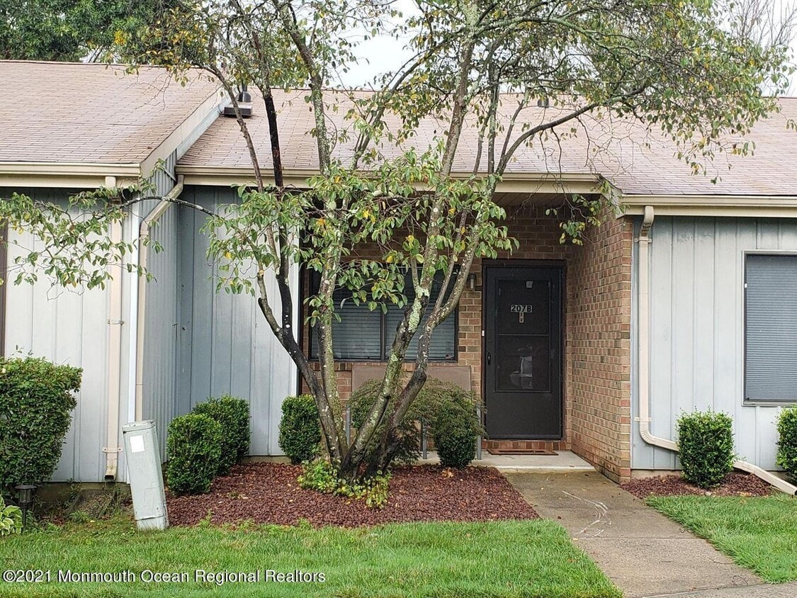 207 Covered Bridge Blvd Unit B, Manalapan Township, NJ 07726 Condo