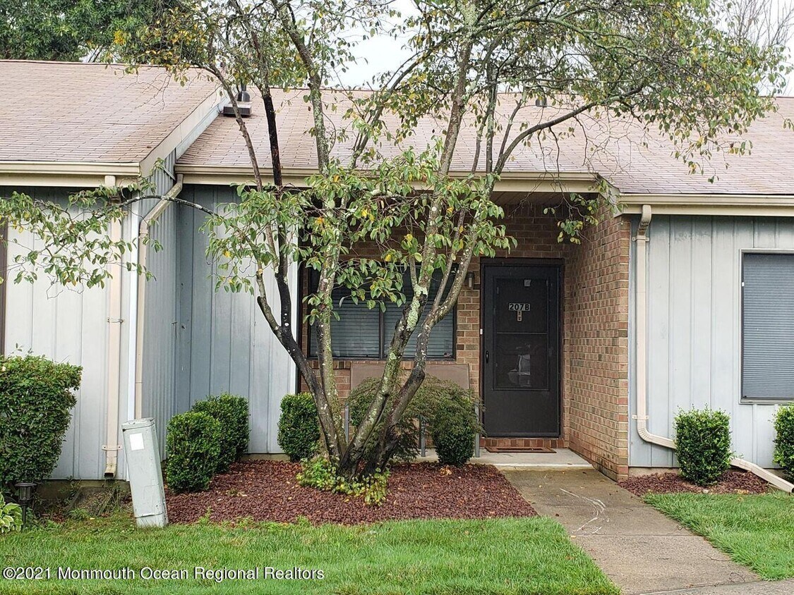 207 Covered Bridge Blvd Unit B, Manalapan Township, NJ 07726 Condo for Rent in Manalapan