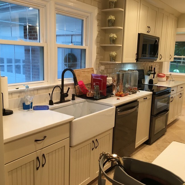 Kitchen - 9312 Edgewood Dr