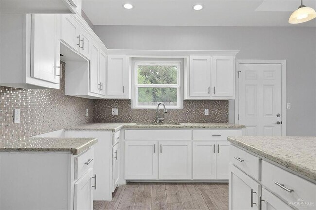 Foto del edificio - 2104 Redbud Ln