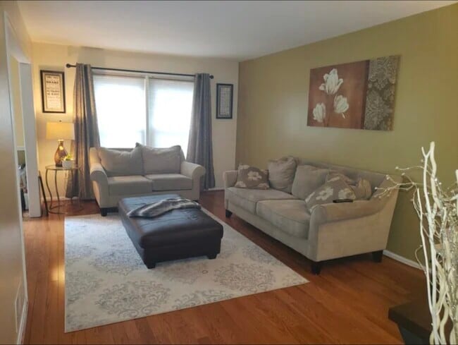 Photo - 7713 Bristol Square Ct House