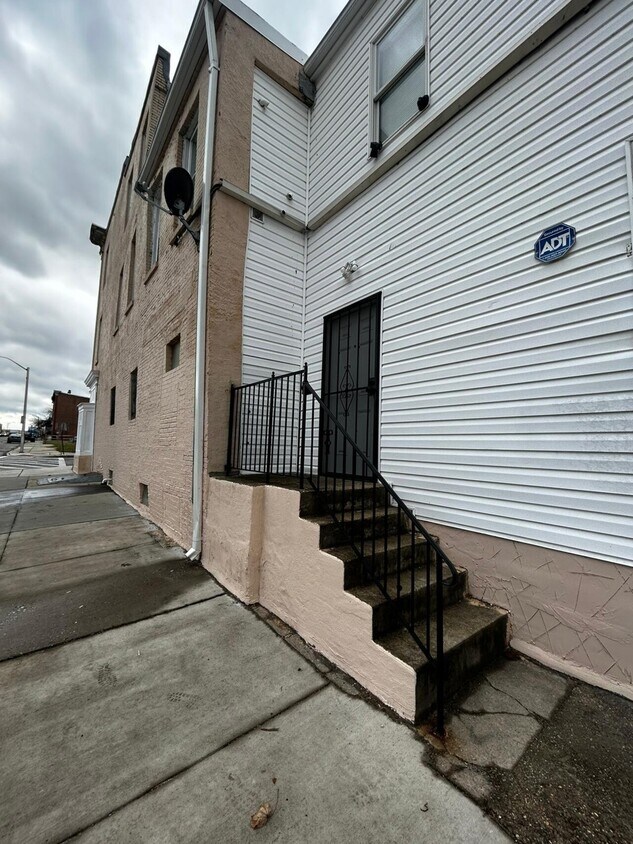 Building Photo - Francis Street