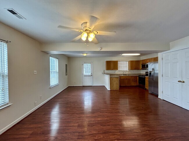 Foto del edificio - 831 Marshall Ave