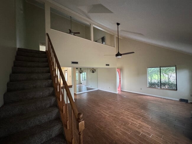 Building Photo - 101 Golf Ct