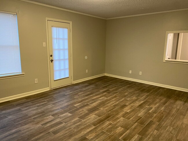 Building Photo - 150 Stratford Ln