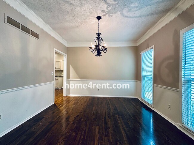 Building Photo - Blue Valley Schools, Granite Counters, Fin...