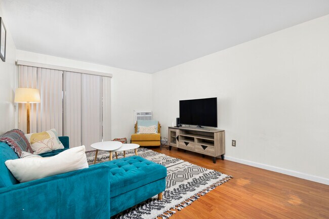 Foto del edificio - 16006 E 14th St