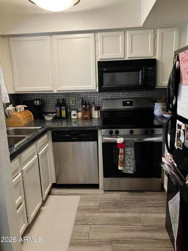 Building Photo - 7300 N Dreamy Draw Dr