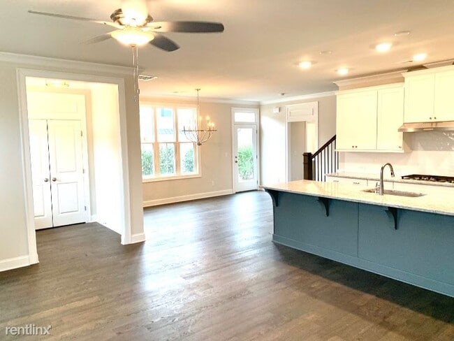 Building Photo - 4 br, 3.5 bath House - 570 Turlington Place