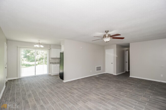Building Photo - 2704 Aruba Dr