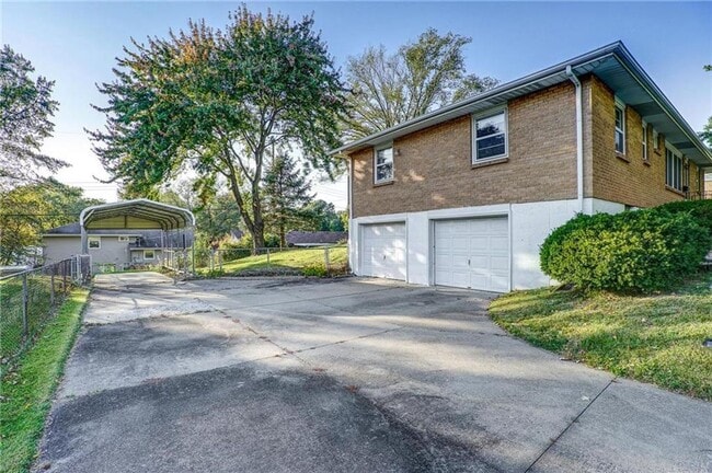 Building Photo - Coming Soon - Charming 3-Bedroom Home with Fenced Yard & Spacious Deck in Kansas City