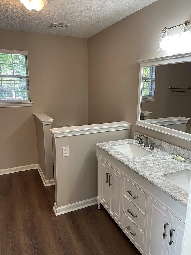 Foto del edificio - 103 Walnut Grove Cir