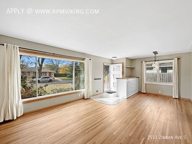 Building Photo - 4br 2ba 2 Car Garage ~ Flexible Terms ~ 9 ...