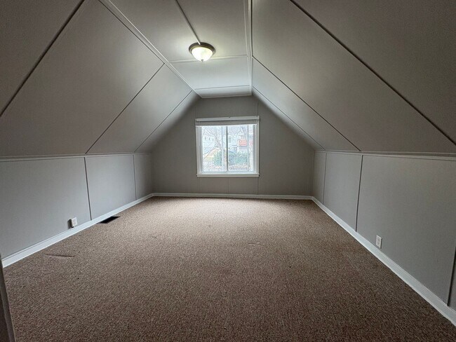 Building Photo - Newly Renovated 2 Bedroom House in Avalon!