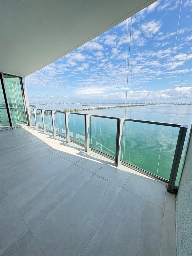 Building Photo - 2900 NE 7th Ave