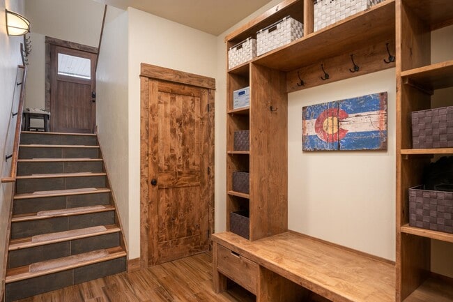 Building Photo - 250 Bergamot Dr