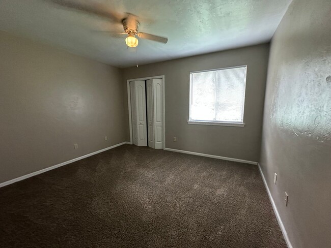 Foto del edificio - 749 Pointe Ct