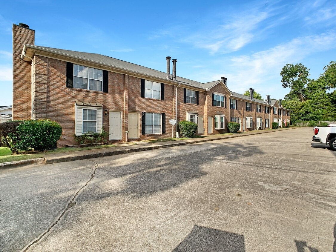 Primary Photo - 1605 Hackberry Ln