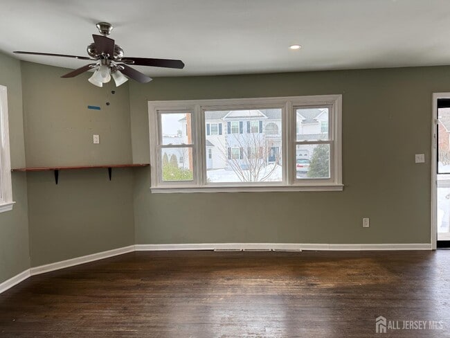 Foto del edificio - 114 Netherwood Ave