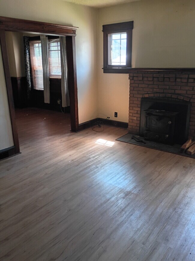 Building Photo - 144 Fern Ave