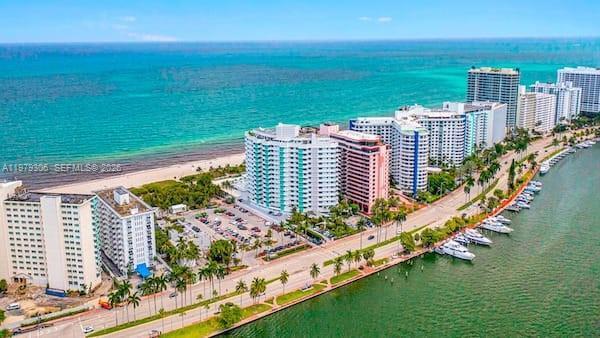 Foto del edificio - 5255 Collins Ave