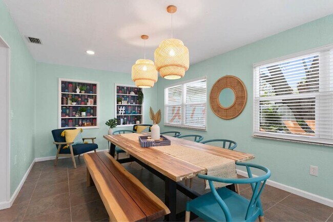 Foto del edificio - 11208 Duncan St