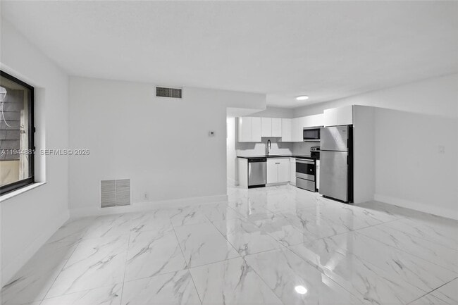 Building Photo - 5731 NE 18th Ave