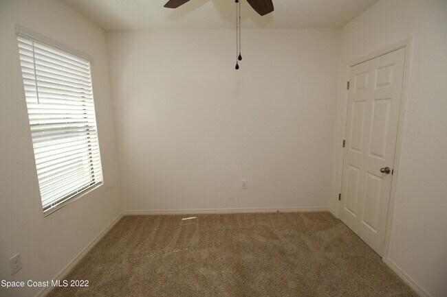 Building Photo - 3650 Peony Ct SE