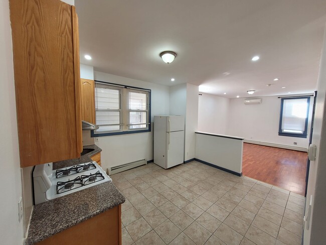 Foto del edificio - 2534 E 12th St