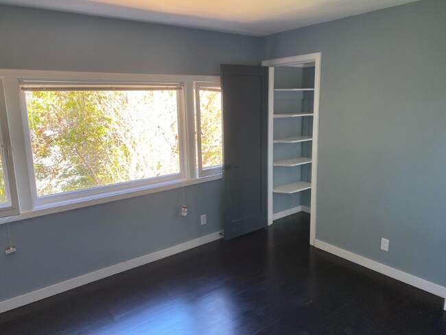 Building Photo - 4095 Paradise Dr