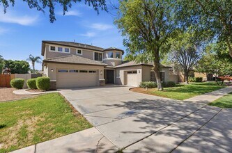 Building Photo - 3565 E Vaughn Ct