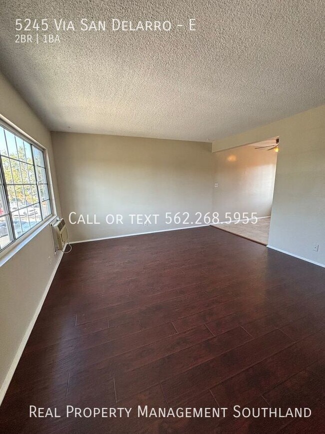 Building Photo - Newly Renovated & Beautiful 2 bedroom 1 ba...