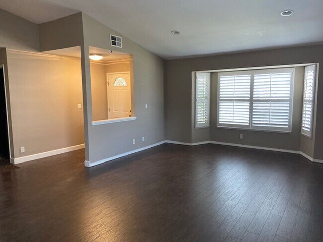 Foto del edificio - Charming, Modern Upgraded 3-Bedroom Home w...