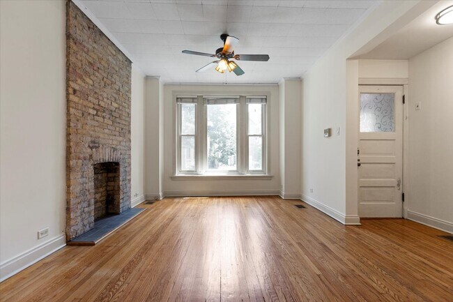 Foto del edificio - 3045 N Kenmore Ave