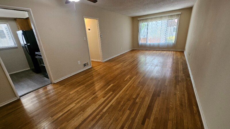Foto principal - 8315 Clinton Ave
