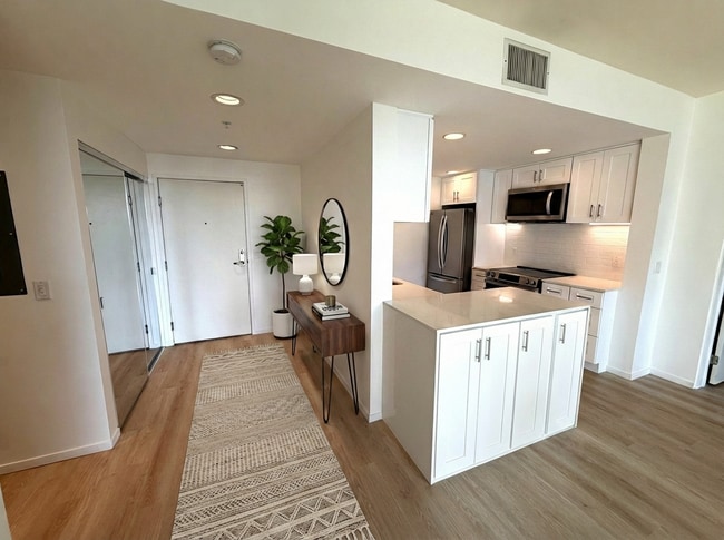 Building Photo - 3100 6th Ave