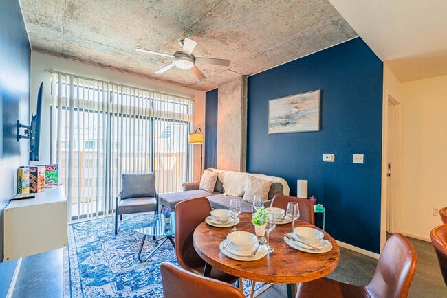 Foto del edificio - 333 E Roosevelt St