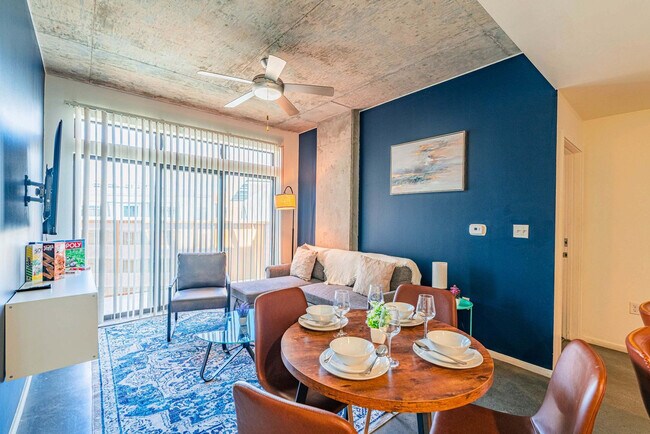 Building Photo - 333 E Roosevelt St