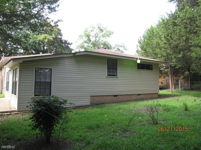 Building Photo - 2110 E Devine St