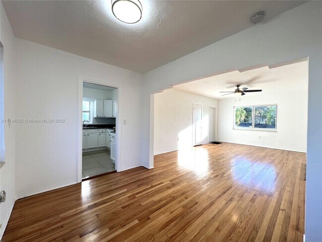 Building Photo - 2102 SW 14th Terrace