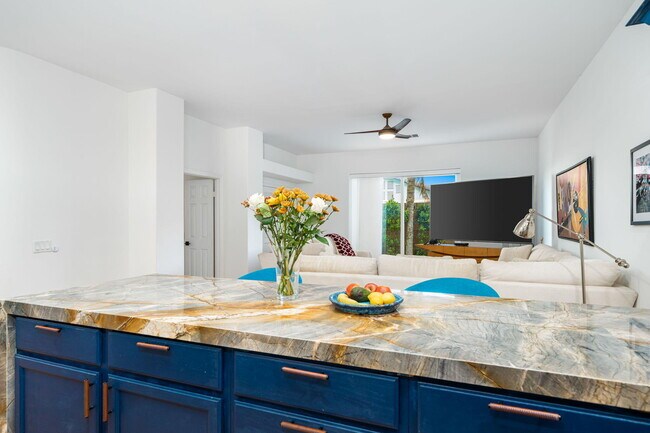 Building Photo - 52700 Avenida Vallejo