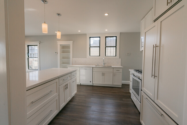 Open kitchen - 1230 Cortland Ave