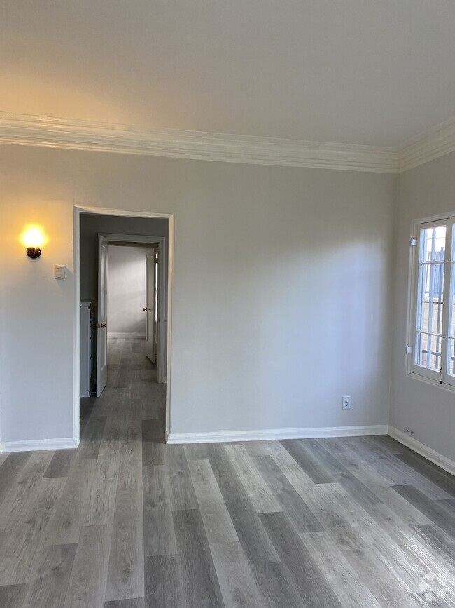 Building Photo - 1327 S Gramercy Pl